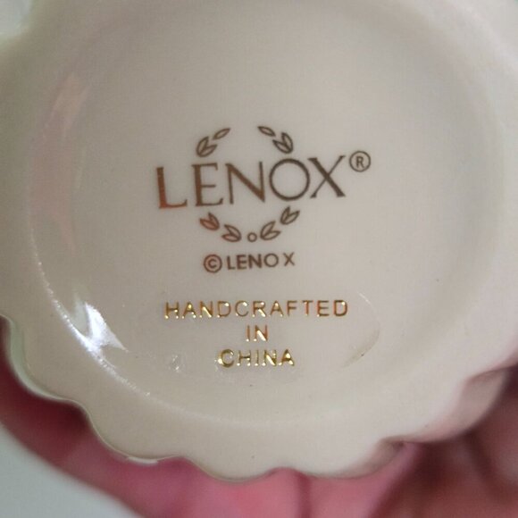 Lenox Vintage "The Sentimental Rose" Vase - Picture 5 of 7